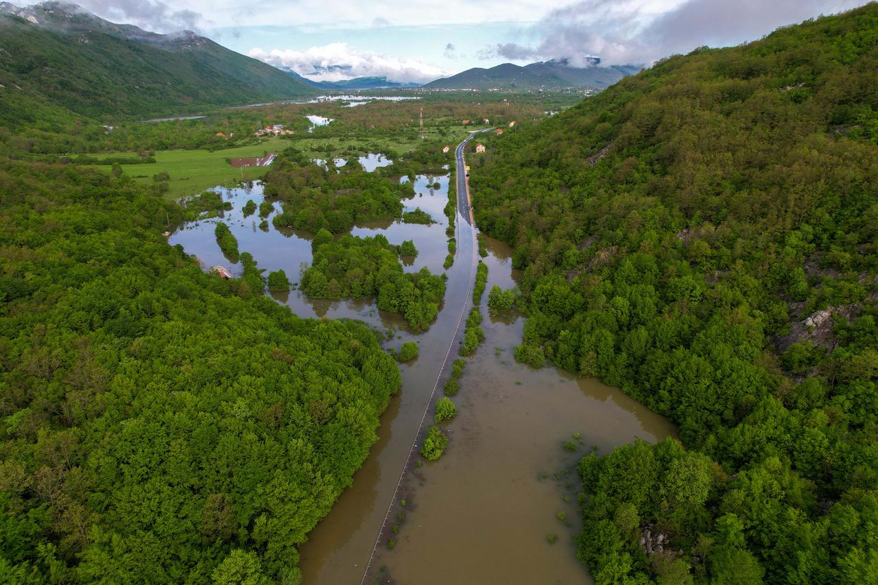 Pogled iz zraka na poplavljeni Obrovac
