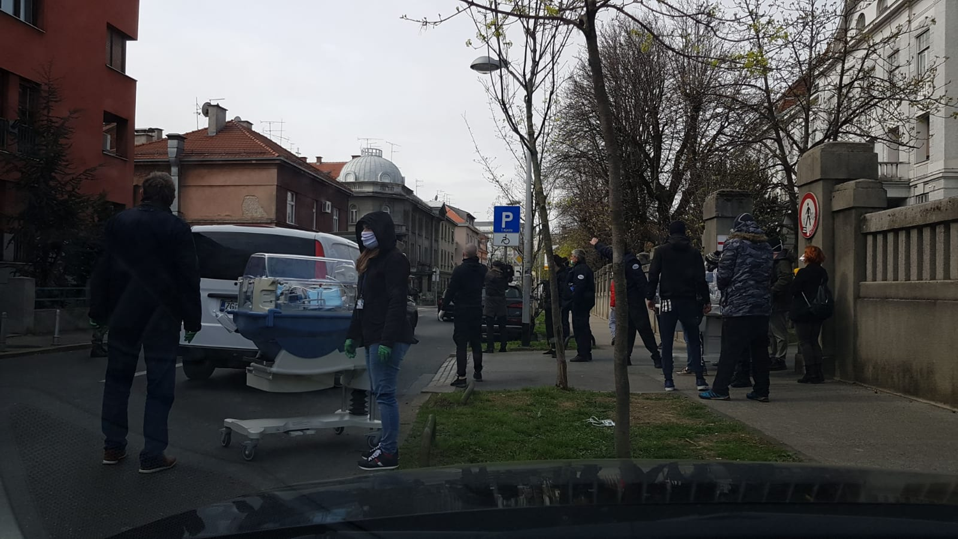 Dinamovi navijači među prvima su priskočili u pomoć Zagrepčanima nakon snažnog potresa koji je jutros pogodio glavni grad Hrvatske
