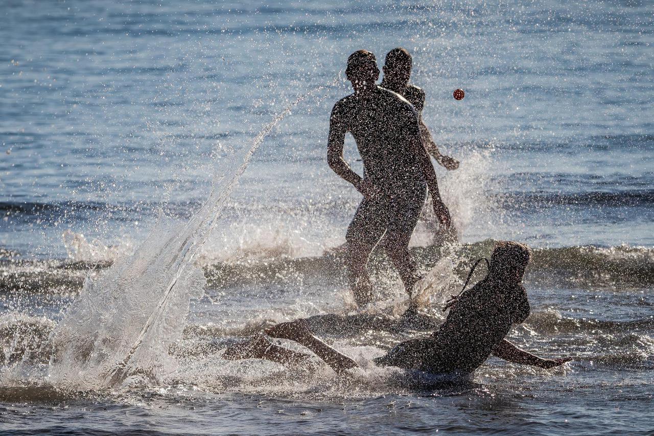 Split: Zimski dan na Splitskim Bačvicama