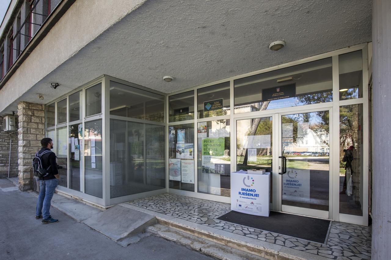 Pula: Vidno manje je ponuđenih poslova na ulaznim prozorima HZZ-a