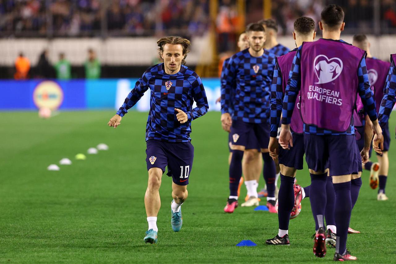 Split: Zagrijavanje igrača Hrvatske uoči utakmice s Walesom