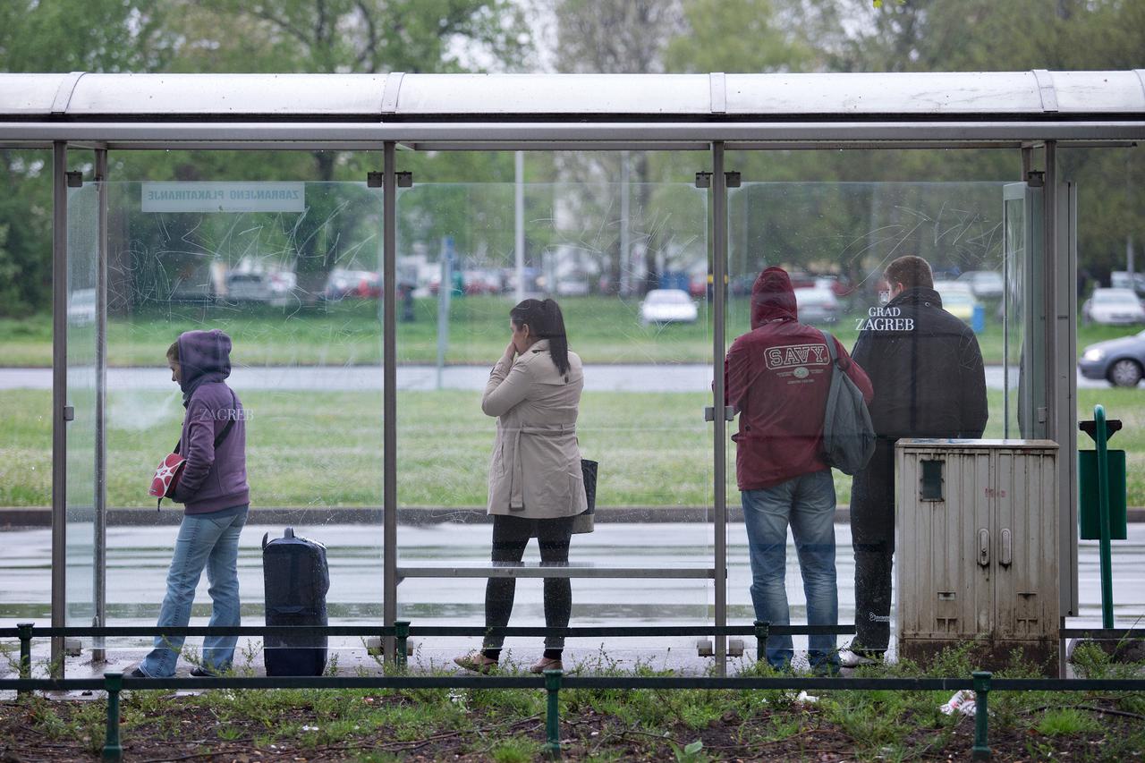 18.04.2015., Zagreb - Pocetak vikenda donio je pogorsanje vremena, nizu temperaturu i kisu.  Photo: Davor Puklavec/PIXSELL
