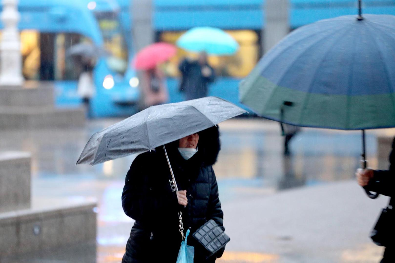 16.01.2023., Zagreb - Pogorsanje vremene sa jakom kisom koja od nocas pada u vecem dijelu Hrvatske tijekom tjedna bi prema prognozama moglo donijeti i snijeg u nizinama.  Photo: Patrik Macek/PIXSELL
