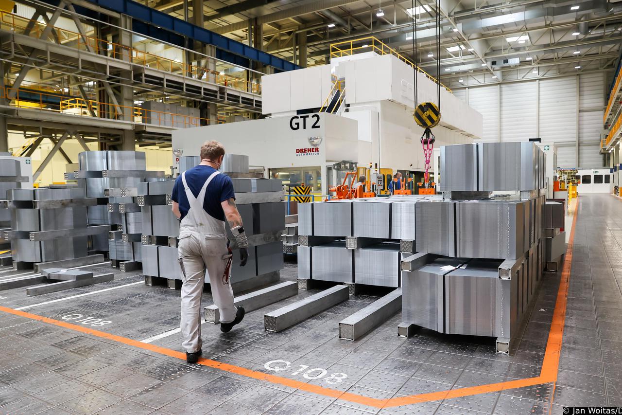VW starts up expanded press plant in Zwickau