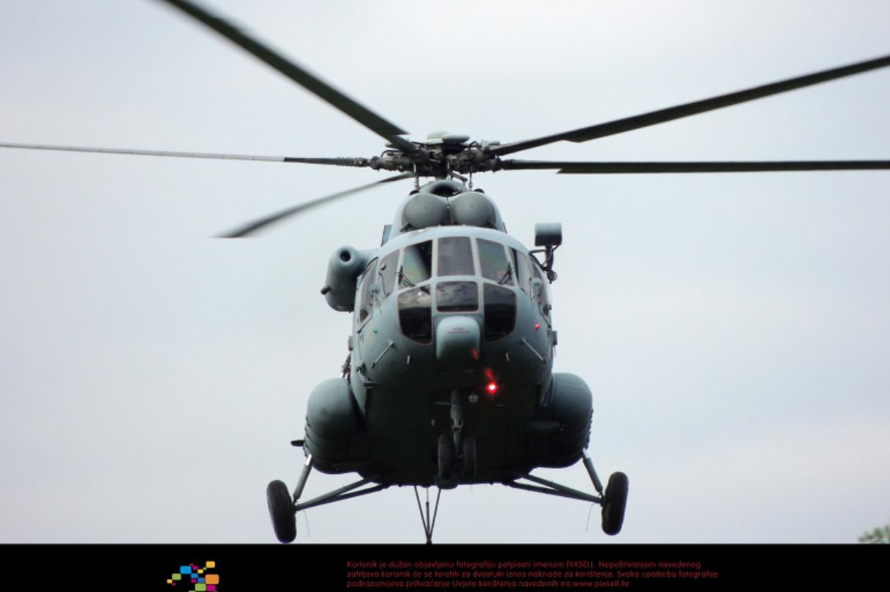 '23.06.2012., Zagreb - Dolazak unesrecenih ceskih turista helikopterom HV-a u KB Dubrava. 7 osoba je poginulo, a 44 su ozlijedjene u prevrtanju autobusa na autocesti Zagreb-Split kod tunela Krpani.  P