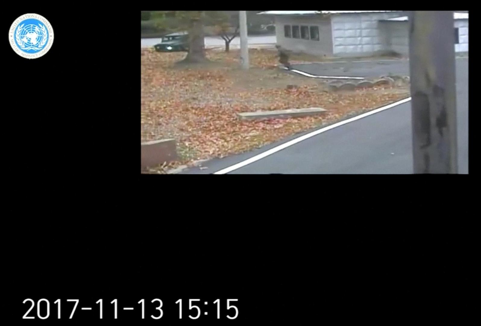 Potom se sakrio iza zgrade na južnokorejskoj strani, a pronađen je ispod gomile lišća. 