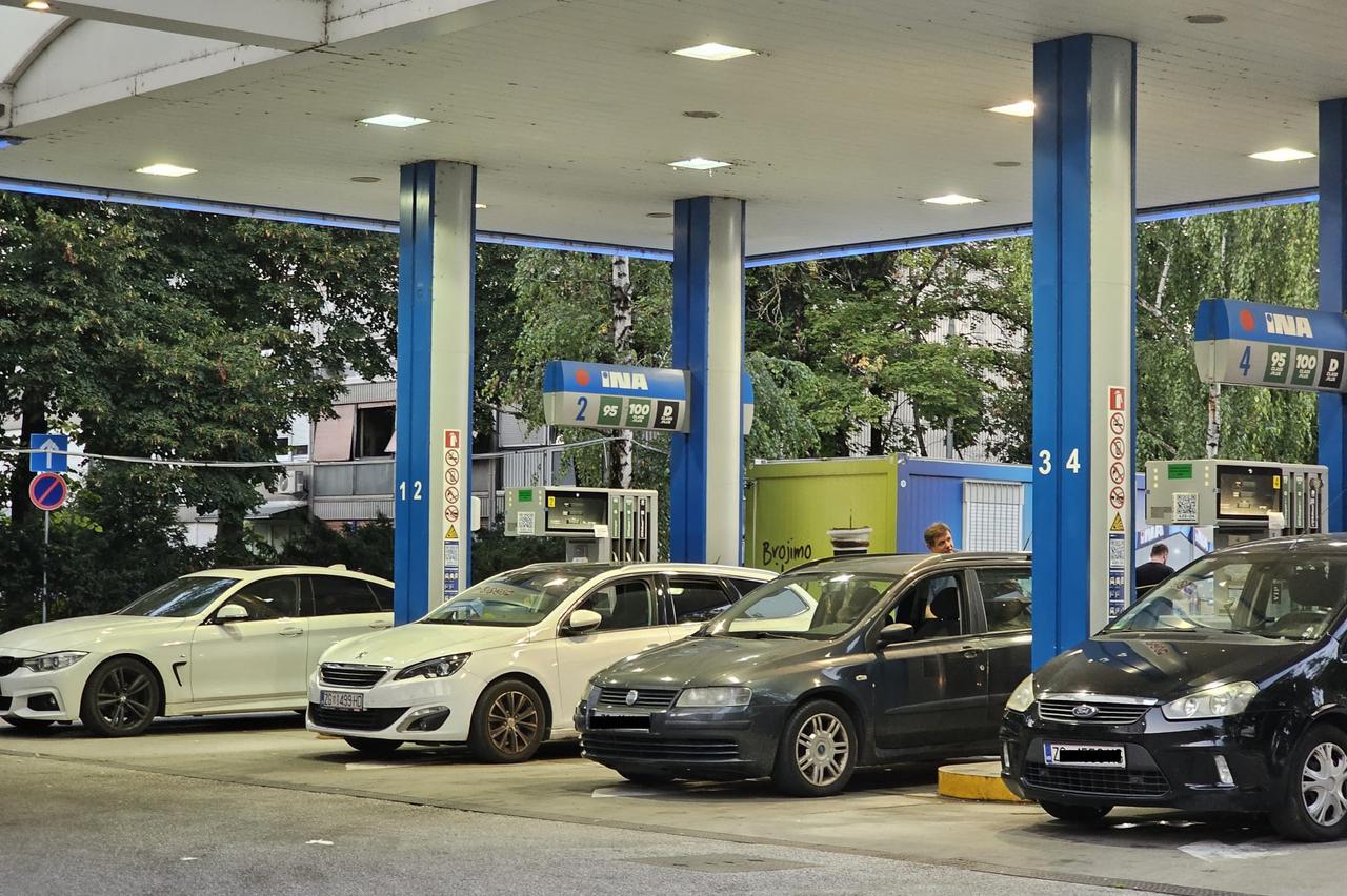 Gužva na benzinskoj