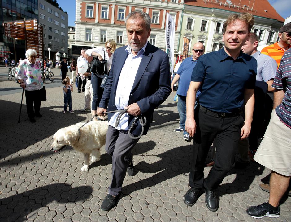 17.09.2016., Zagreb - Na glavnom gradskom trgu odrzana je akcija Udomljavanje je fora.  Akciji je prisustvovao i gradonacelnik Milan Bandic.  Photo: Zarko Basic/PIXSELL