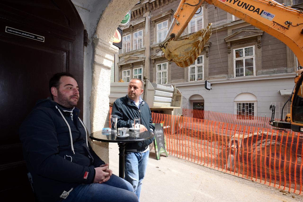 25.04.2016., Zagreb - Zbog rekonstrukcije Radiceve ulice stanari imaju problema s prasinom i kretanjem ulicom.  Photo: Marko Lukunic/PIXSELL