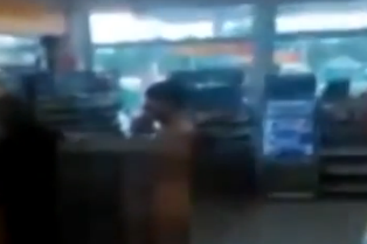 gola u dućanu