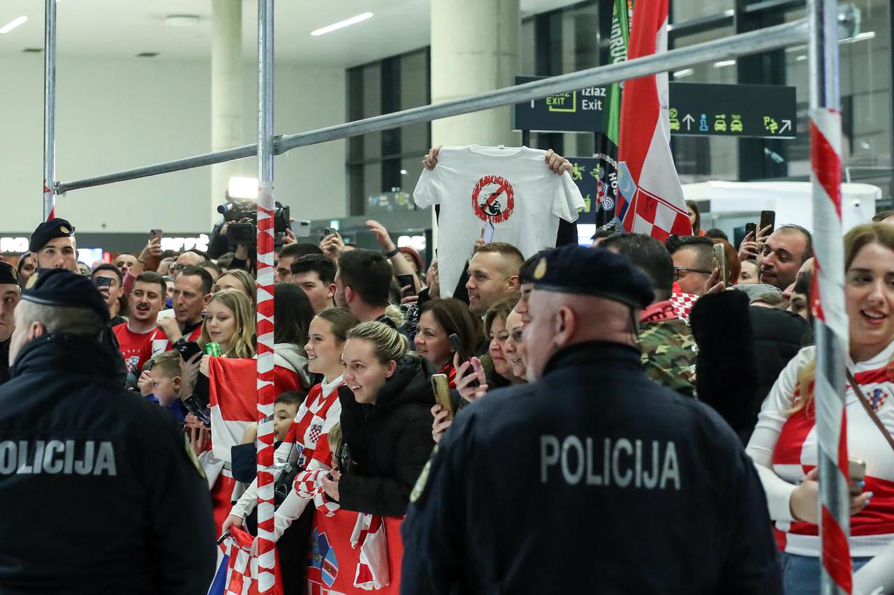 Docek broncanih rukometasa na zracnoj luci Franjo Tudjman