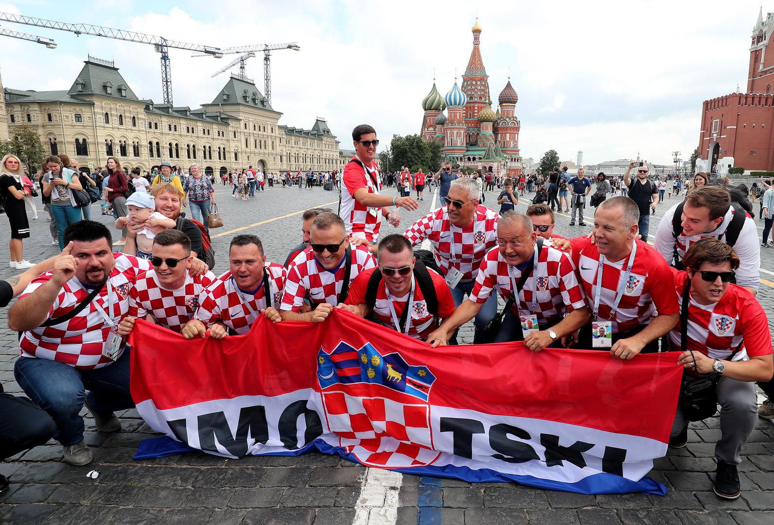 Na tribinama moskovskog stadiona trebalo bi biti 10.000 navijača koji se spontano okupljaju na Crvenom trgu