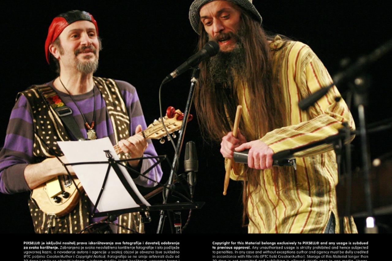 '29.12.2012., Koprivnica - Koncert Miroslava Evacica N.E.W.S. Blues u Domu mladih. Uz njega su svirali supruga Gordana, brojni koprivnicki jazz i blues glazbenici te vrlo poznati glazbenik iz New York