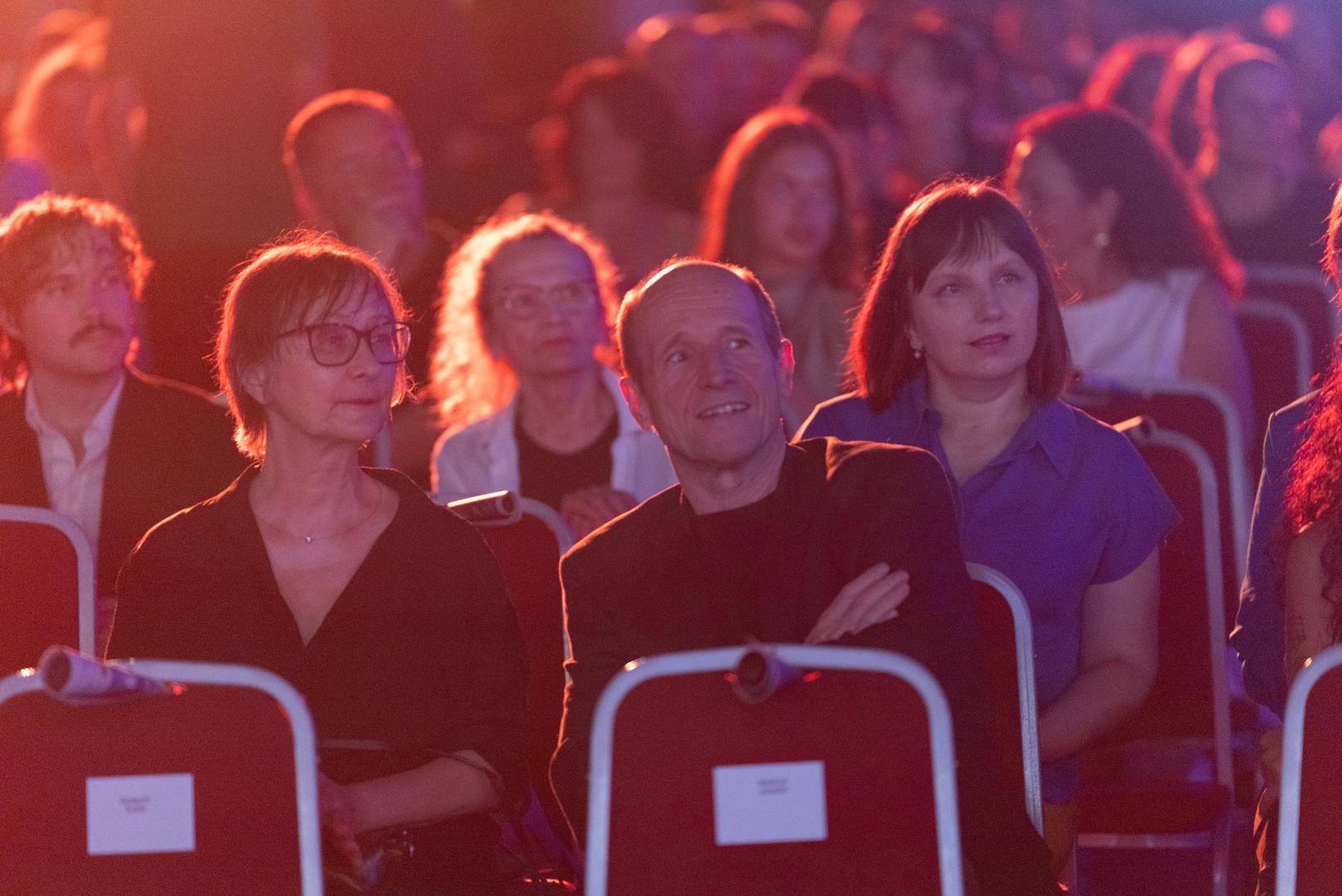 Nakon svečanog programa uslijedile su projekcije kratkog filma 'Rahlo' i povijesne biografske drame 'Očevina', filma nagrađenog za najbolju režiju na festivalu u Cannesu