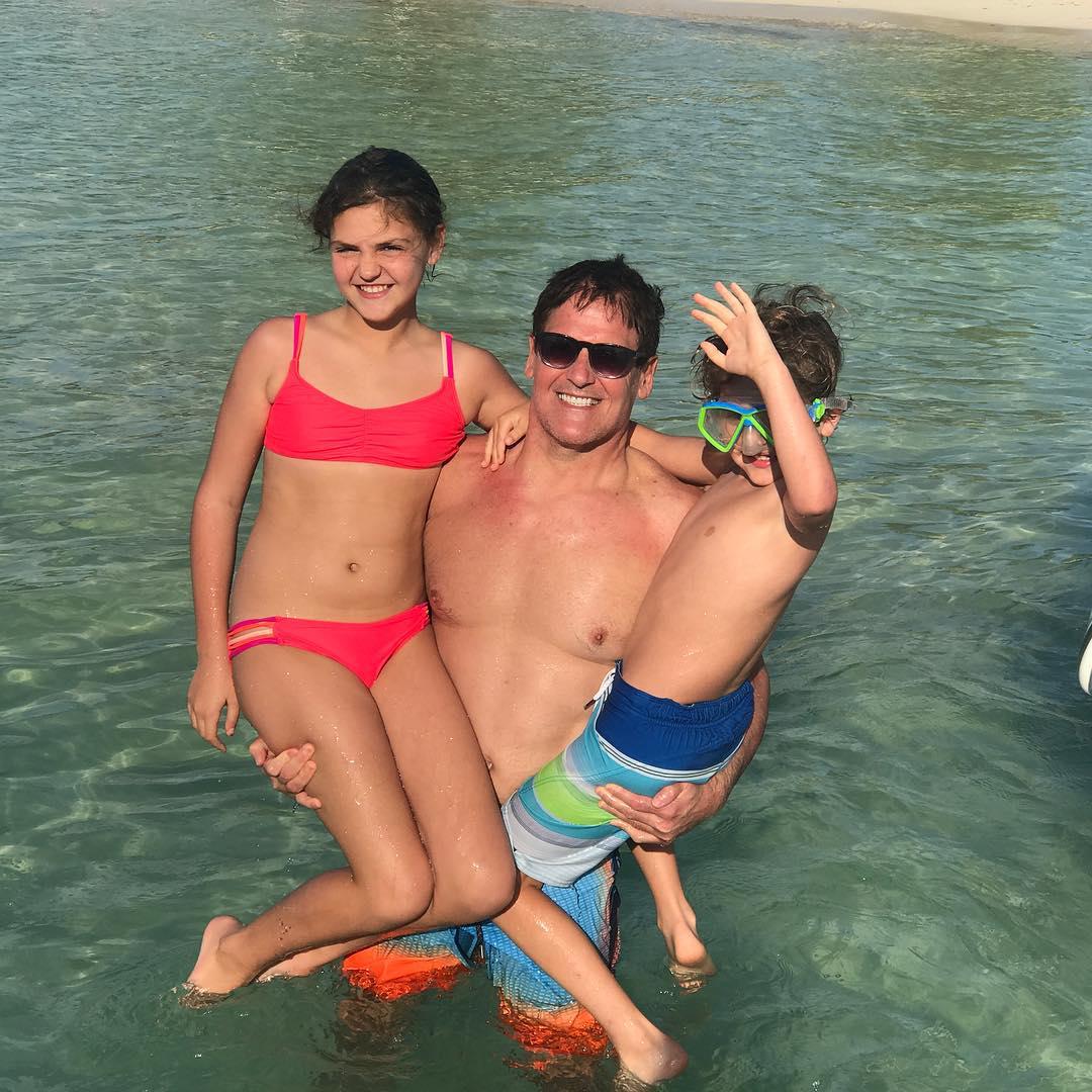 Voze se privatnim automobilima, ljetuju na luksuznim mjestima, a kad im je dosadno, tata ih odvede u Disneyland.