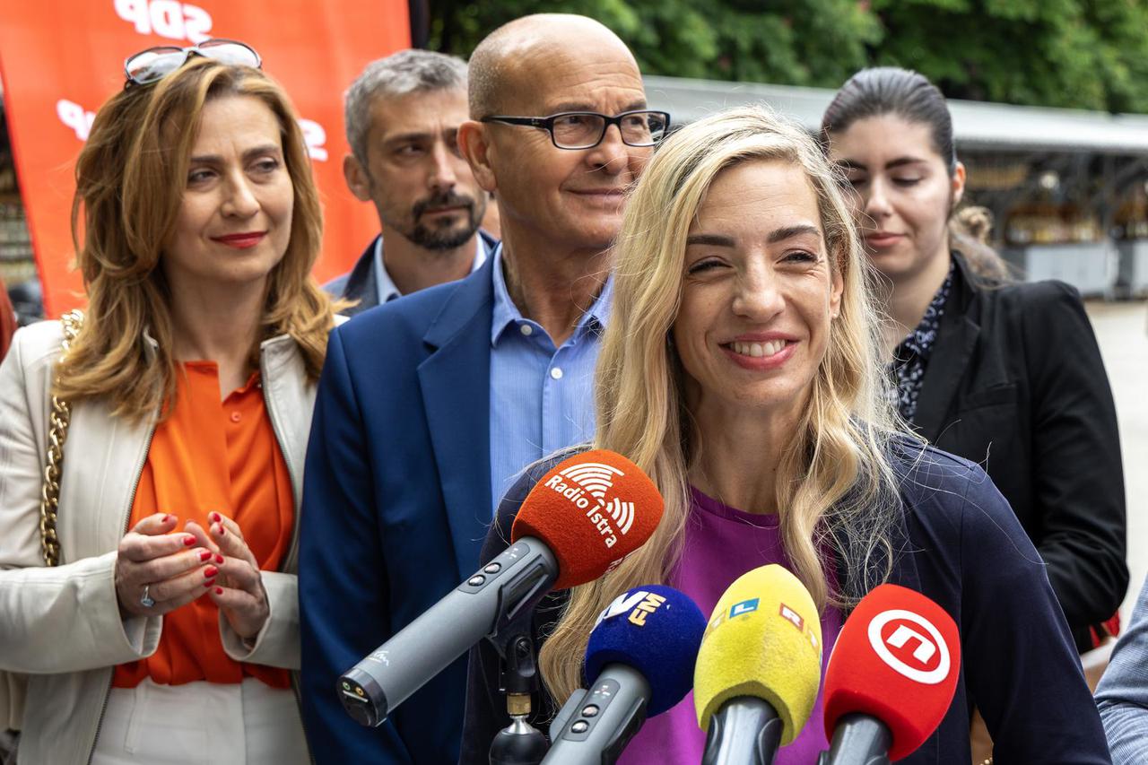 Pula: Kandidatkinja za Istarsku županicu, Sanja Radolović, na gradskoj tržnici održala je konferenciju za medije