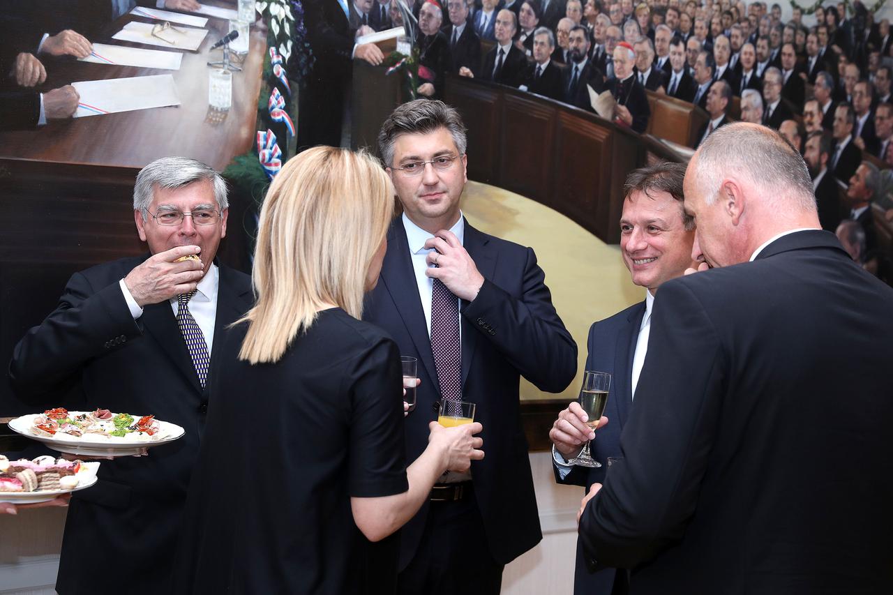 U HDZ-u su uvjereni da ne postoje ni minimalni izgledi da će se HNS u Vladi odlučiti na glasovanje “protiv”