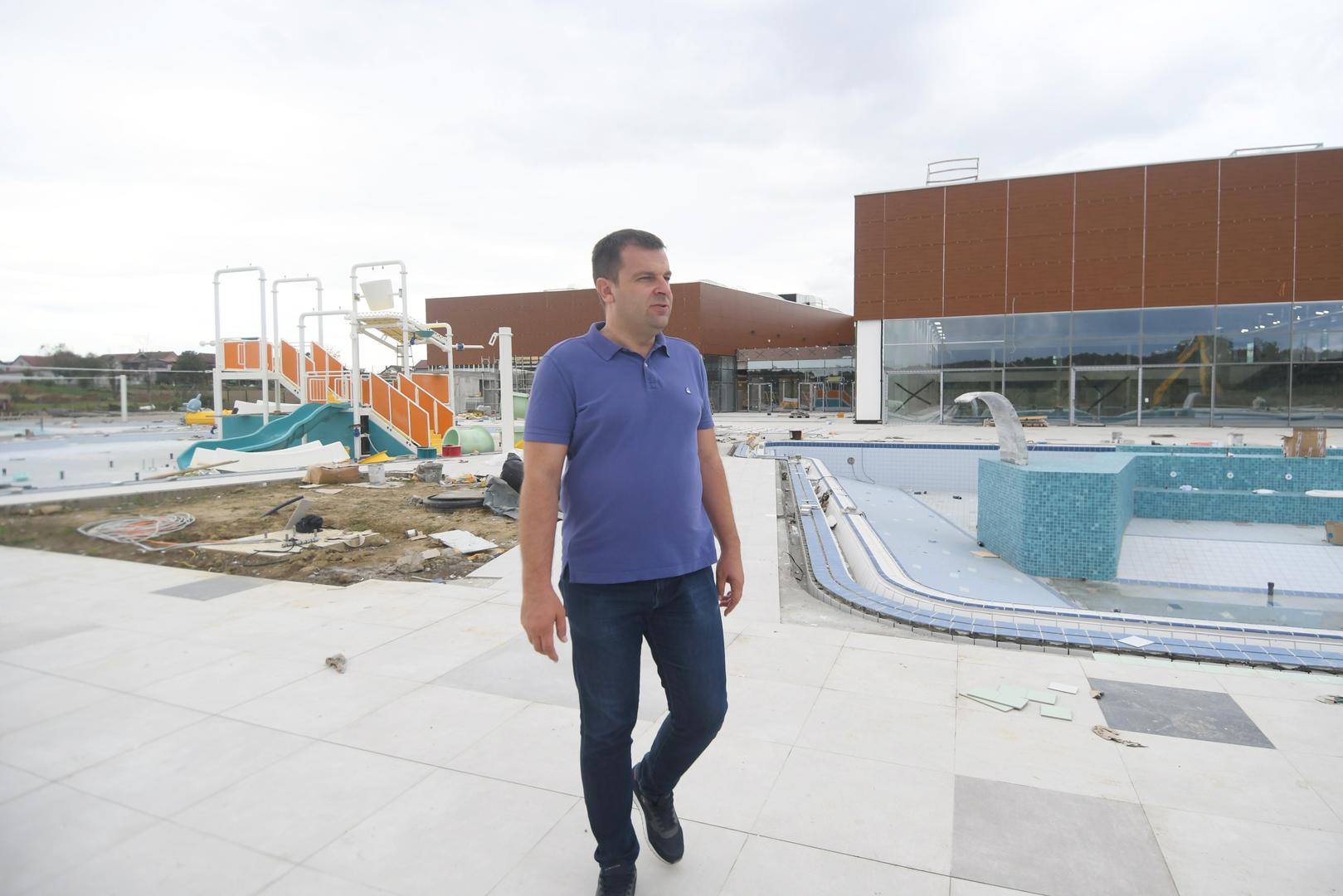 Wellovar bi, osim turističkih i rekreacijskih sadržaja, trebao imati važnu ulogu i u razvoju sporta. Prema Hrebakovim riječima, objekt je projektiran tako da zadovoljava standarde za održavanje državnih i međunarodnih natjecanja u plivanju i vaterpolu. 'Doista se veselimo što će uskoro otvoriti svoja vrata i razveseliti naše građane, ali i sve turiste i posjetitelje svojim sadržajima', zaključio je Hrebak.