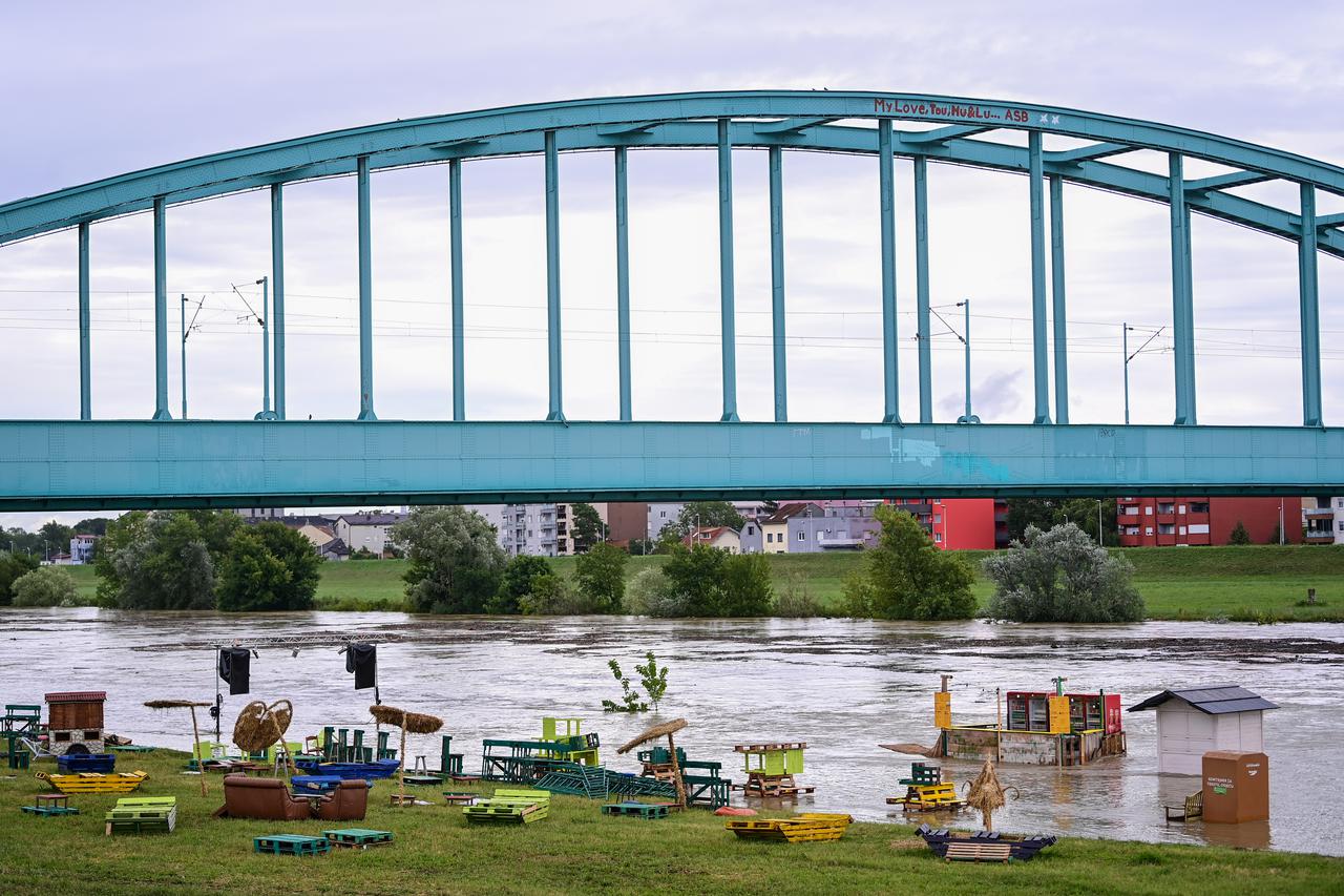 Zagreb: Sava se izlila iz korita i potopila lokaciju Green River Festa
