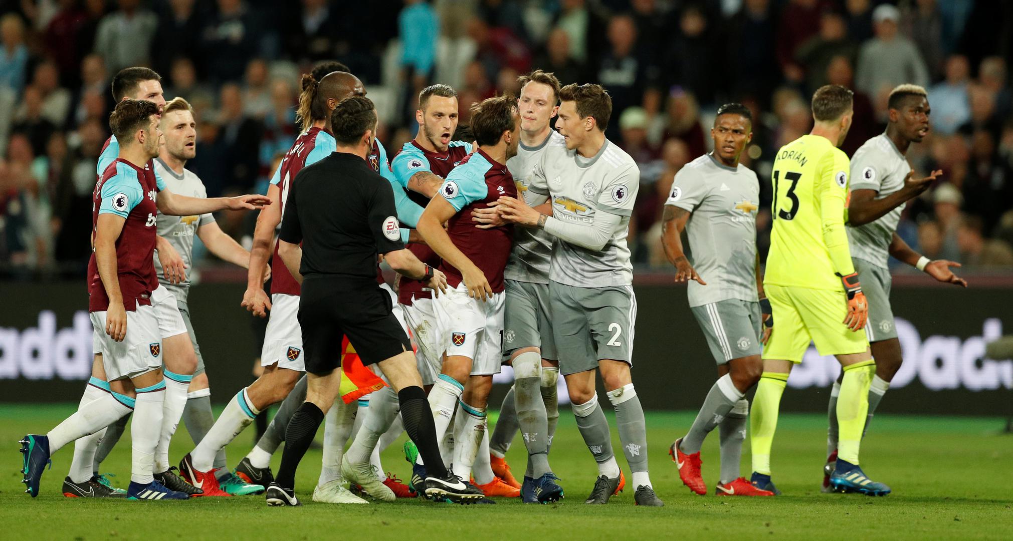 Nogometaš Uniteda je uzvratio nakon čega su se uključili ostali igrači i nastala je opća gužva