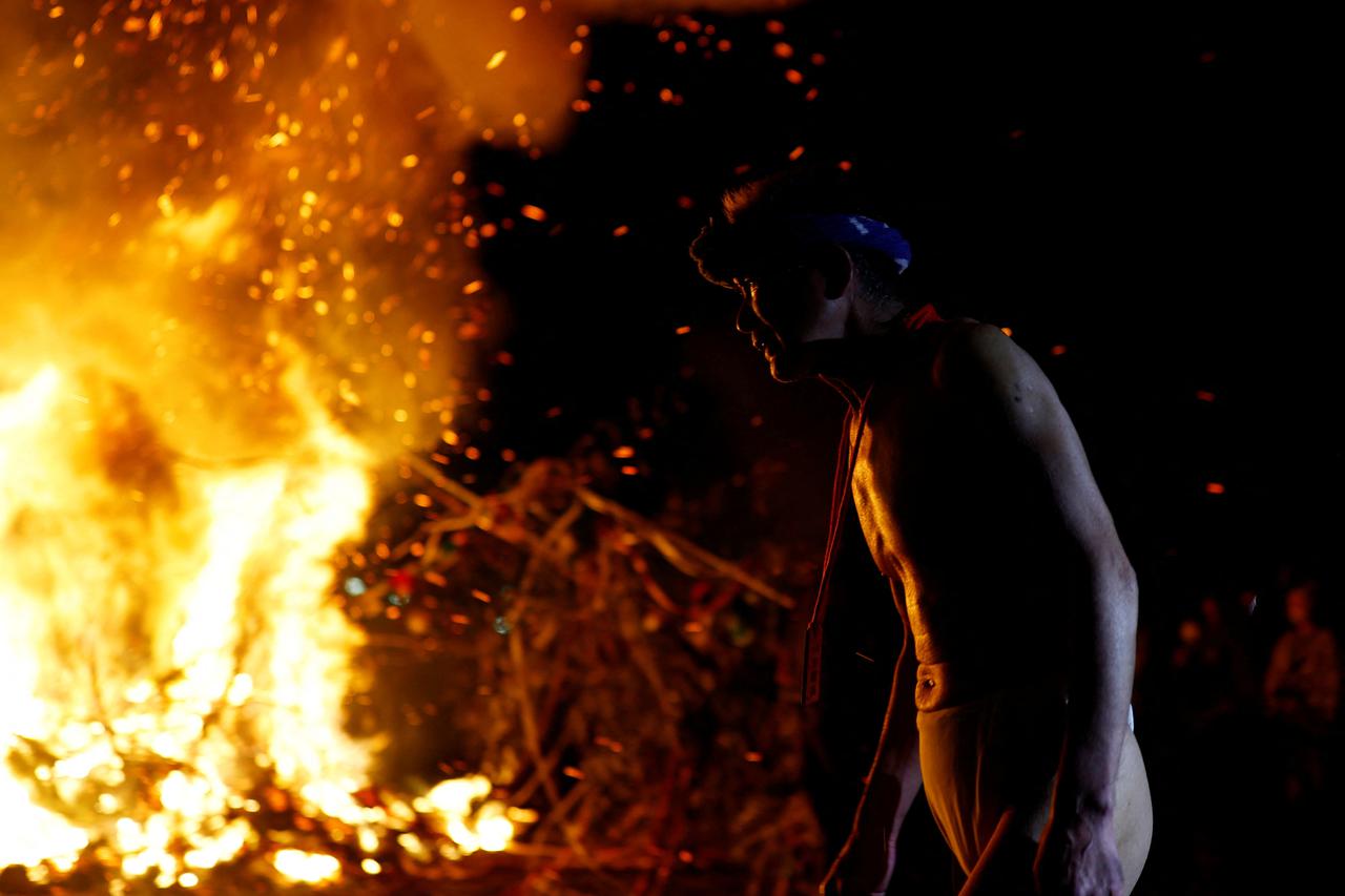 Sagicho festival, a traditional fire festival with bonfires on the beach, to pray for good health and happiness in Oiso