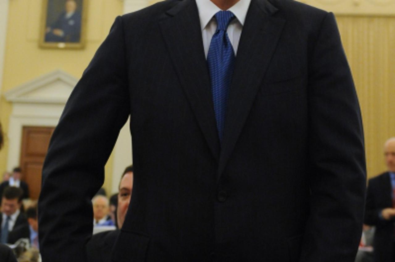 \'epa01987869 JP Morgan Chase CEO Jamie Dimon takes his seat before testifying at the Congressional Financial Crisis Inquiry Commission, which investigated the causes of the financial crisis, on Capit