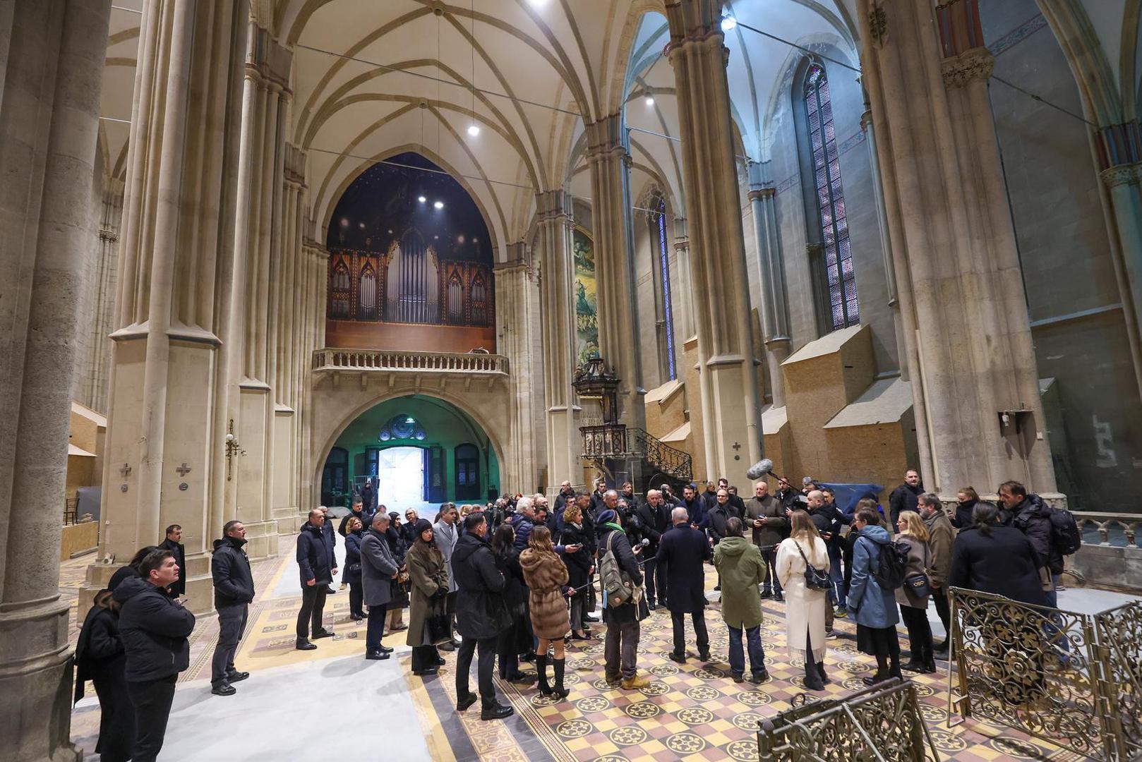 Pojasnio je i koliko je katedrala sada konstrukcijski ojačana u odnosu na razdoblje prije potresa. "Teško je to izraziti brojkama, ali sigurno je sigurnija nego prije 2020. godine. Sigurnost građana nikako nije ugrožena. Kada bi se dogodio potres za vrijeme mise, nitko ne bi nastradao”, kazao je Lazarević.

