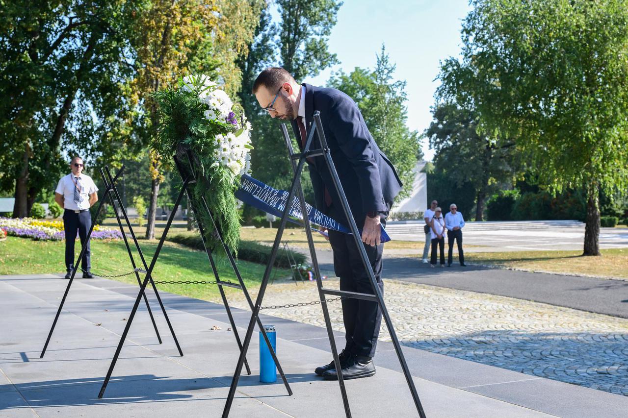 Zagreb: Tomislav Tomašević položio vijenac u povodu obilježavanja Dana pobjede i domovinske zahvalnosti