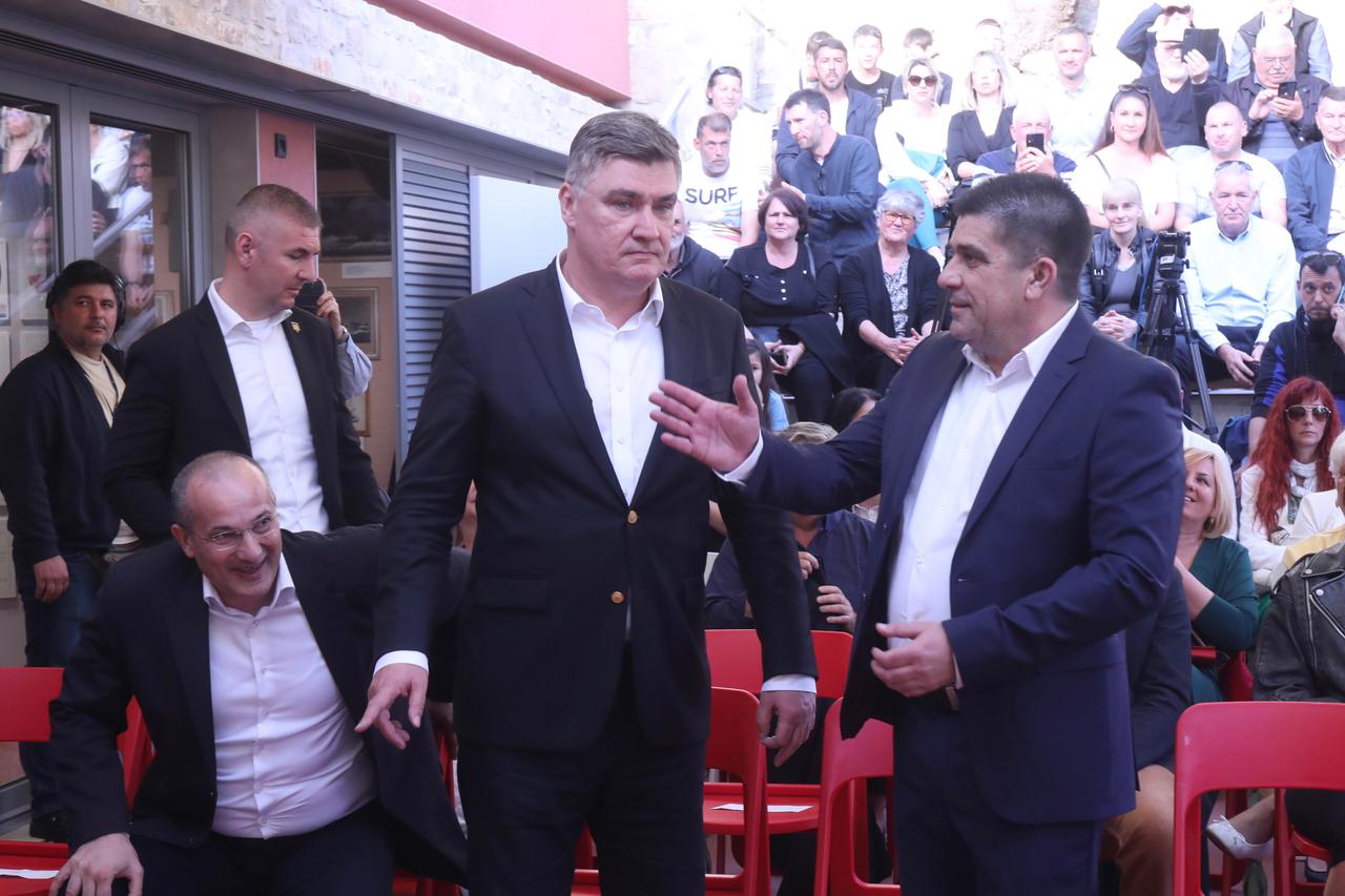 Zoran Milanović posjetio Milnu gdje je nazočio otvaranju Interpretacijskog centra maritimne povijesti