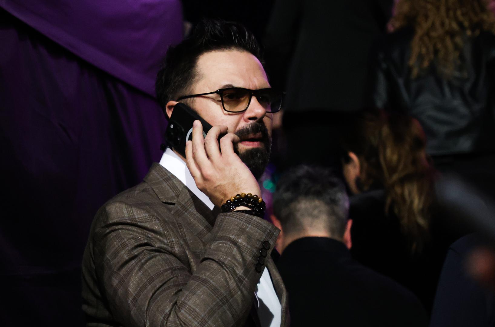 No jeste li se ikada zapitali zašto Petar uvijek nosi sunčane naočale? 