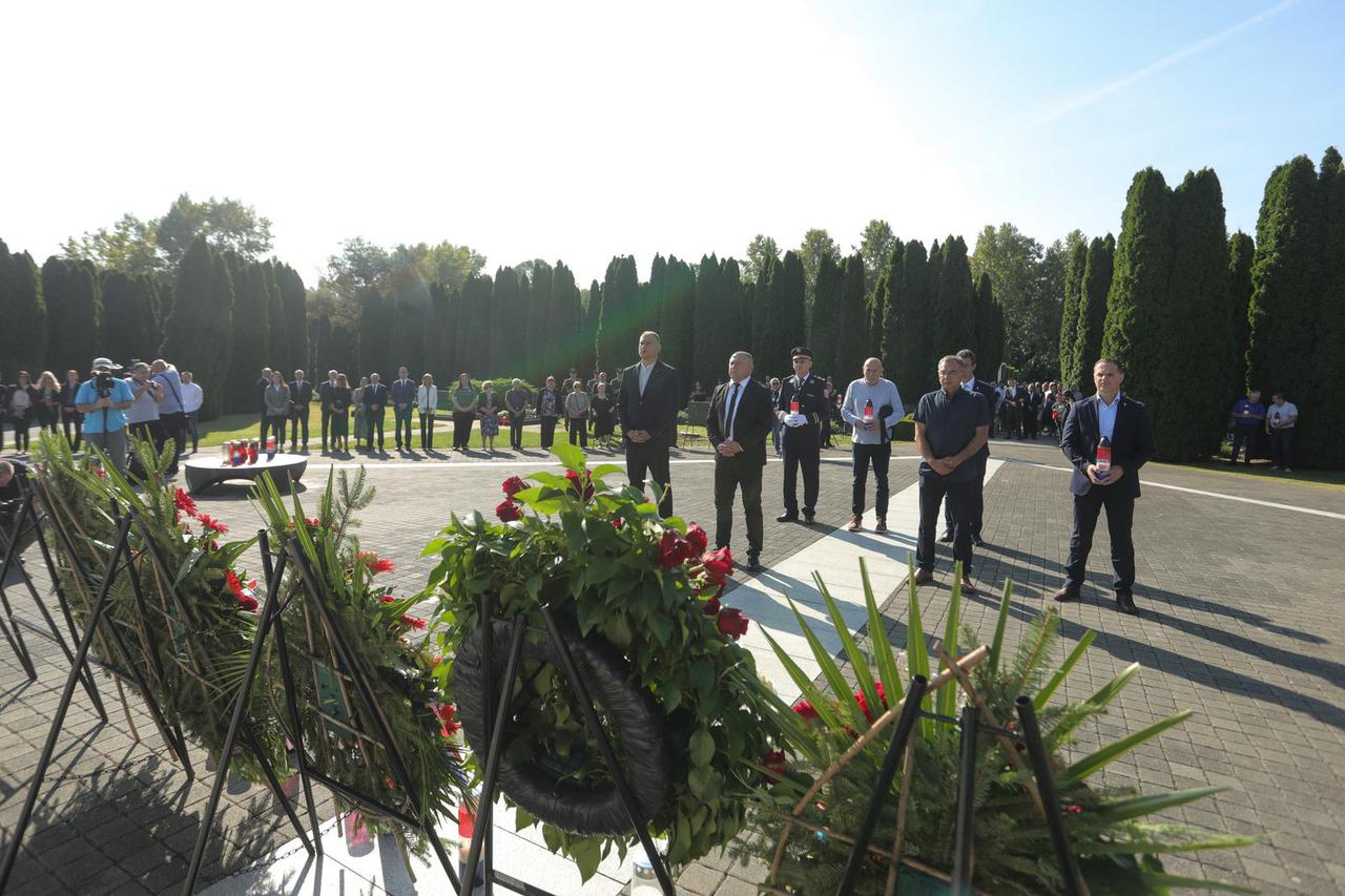 Vukovar: Polaganje vijenaca obitelji nestalih povodom Međunarodnog dana nestalih