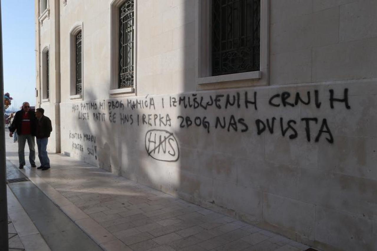 grafit u Splitu protiv HNS-a i Zdravka Mamića