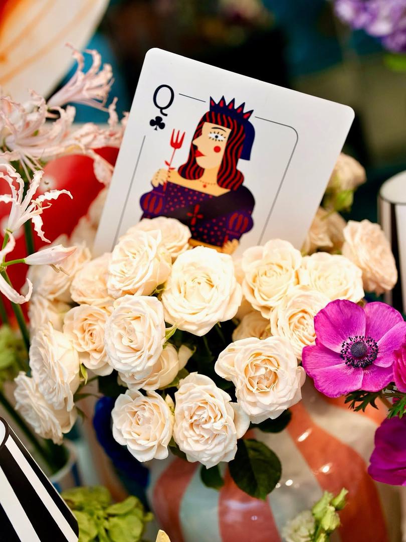 Želio sam da Uskrs u mom domu bude poseban, drugačiji – poput putovanja kroz čudesni svijet mašte… Slavlje boja, života i ljepote – poput proljetne livade u punom cvatu, pretvorilo je moj blagdanski stol u pravo malo čudo. Atmosfera koja istovremeno grije srce i budi dječju radost…