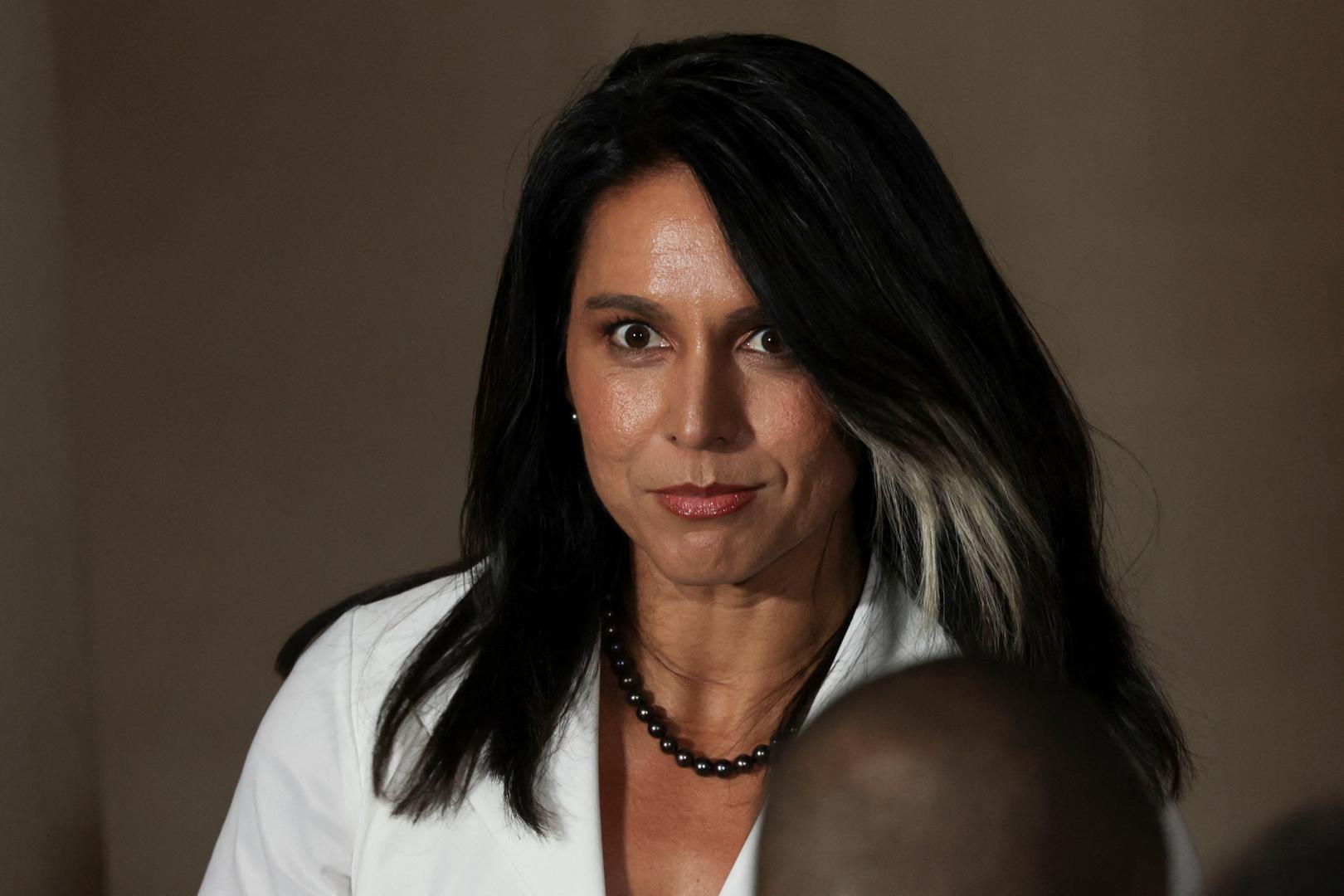 Četrdesettrogodišnja Gabbard je bila istaknuta kritičarka vanjske politike Bidenove administracije, osobito što se tiče njegove podrške za Ukrajinu u ratu protiv Rusije. Ni datum njena saslušanja još uvijek nije određen.