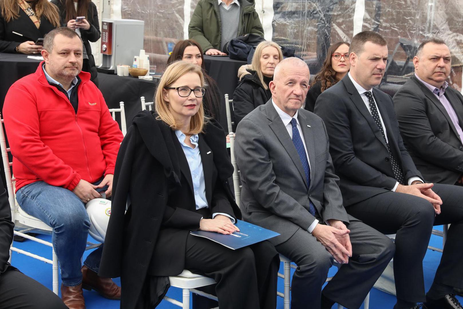 28.02.2025.,Velika Gorica, obiljezavanje pocetka izrade istrazne geotermalne busotine Velika Gorica GT-1, kljucne faze u istrazivanju geotermalnog potencijala Velike Gorice. Pocetku radova nazocili su Marijan Krpan, predsjednik Uprave Agencije za ugljikovodike, Zsuzsanna Ortutay predsjednica Uprave INA e, Kresimir Ackar, gradonacelnik V.Gorice i Goran Romek, drzavni tajnik Ministarstva gospodarstva, izaslanik prerdsjednika Vlade RH Photo: Robert Anic/PIXSELL