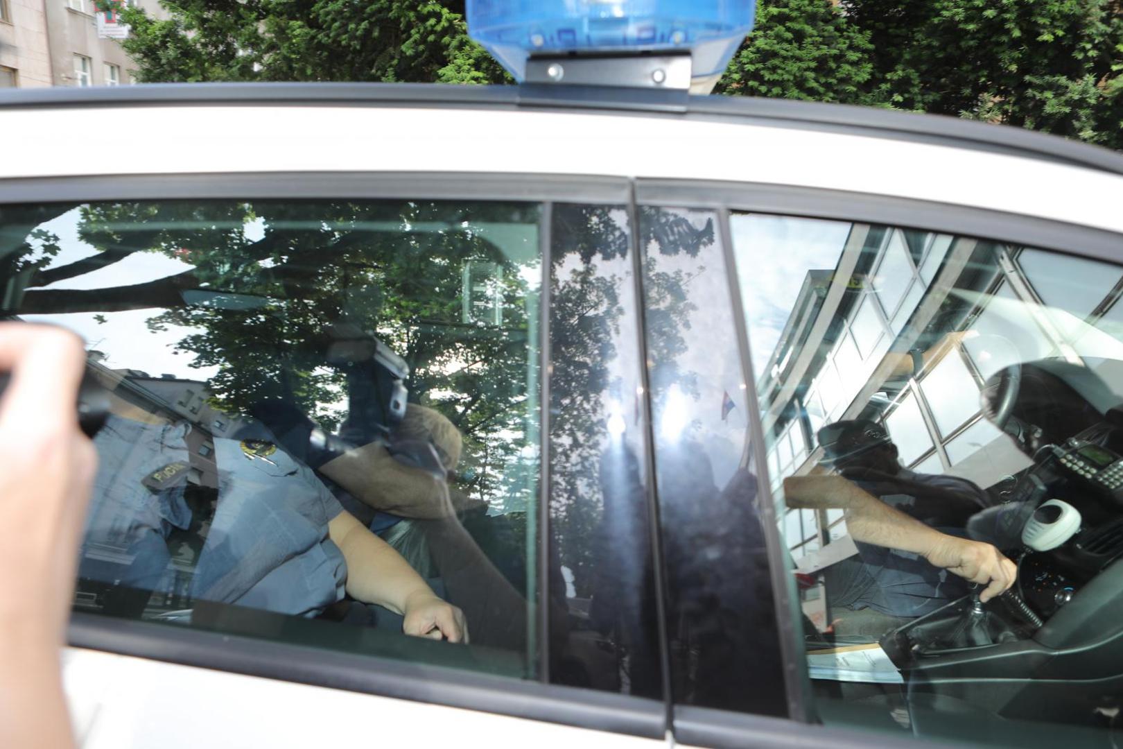 09.06.2021.,Zagreb - Trojica osjeckih sudaca i osjecki poduzetnik Drago Tadic tijekom poslijepodneva dovedeni su u sjediste Uskoka na ispitivanje. Njih cetvorica jutros su uhicena u Osijeku gdje su im pretrazeni stanovi i poslovni prostori nakon cega su dovezeni u Zagreb.
Photo: Tomislav Miletic/PIXSELL