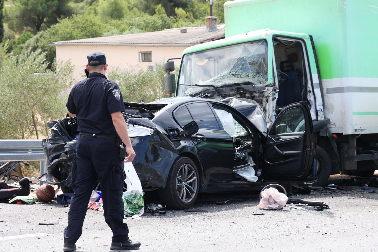 ?etiri vozila sudjelovala u teškoj nesre?i na magistrali kod Šibenika