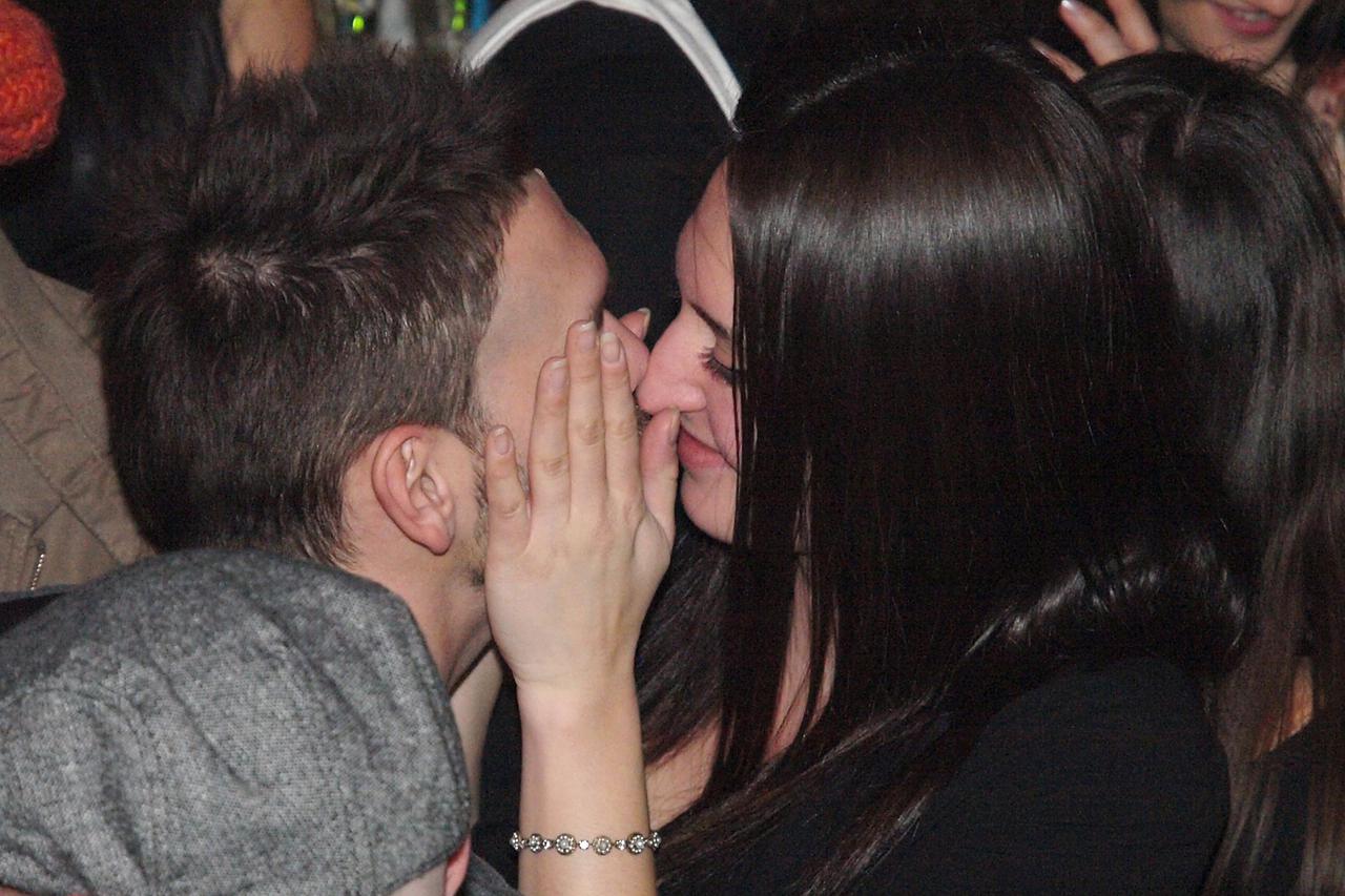 ARHIVA - 2012. Zagreb: Nina Celio-Cega i Ivan De?ak ljubili se na partyju nakon filma 7sex7