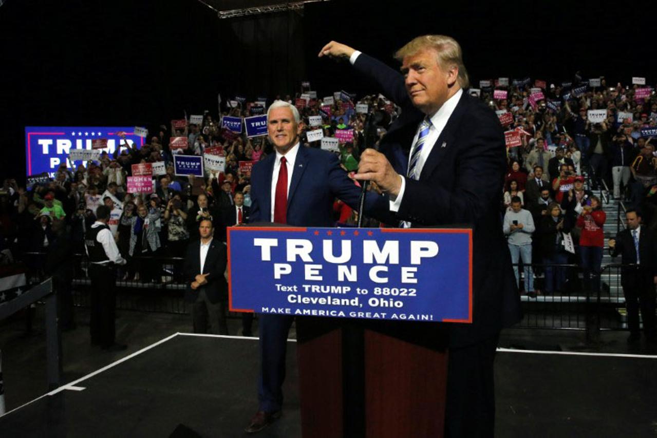 Republican U.S. presidential nominee Donald Trump (R) and vice presidential nominee Mike Pence (L) hold a campaign rally in Cleveland, Ohio, U.S. October 22, 2016. REUTERS/Jonathan Ernst