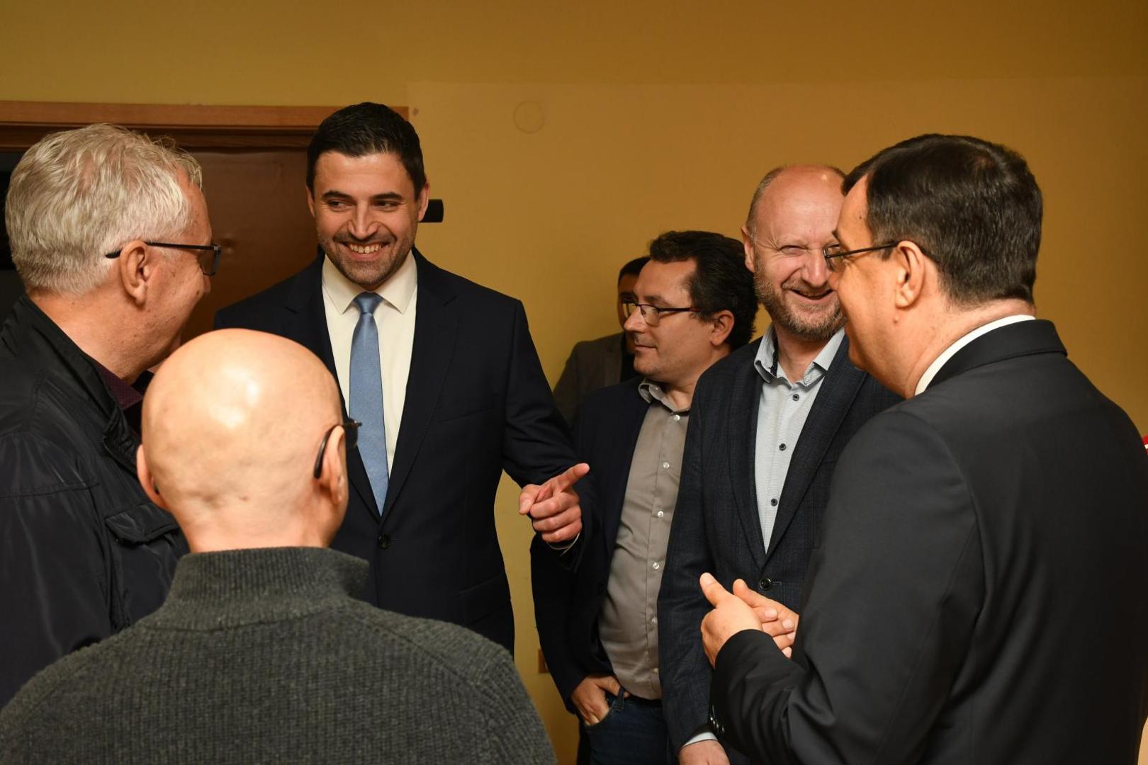 16.05.2020., Bjelovar - Potpisana suradnja izmedju "Restart" koalicije i Nezavisne liste Damira Bajsa na predstojecim parlamentarnim izborima. Rajko Ostojic, Davor Bernardic, Damir Bajs Photo: Damir Spehar/PIXSELL