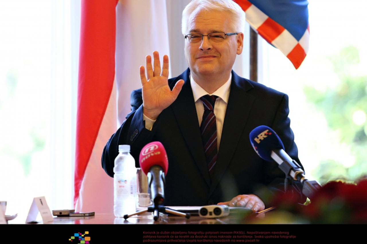 '01.01.2000., Zagreb -  Predsjednik Republike Hrvatske, Ivo Josipovic odrzao je u Uredu predsjednika tematsku sjednicu Vijeca za socijalnu pravdu s temom problematike civilnih zrtava rata u RH. Photo: