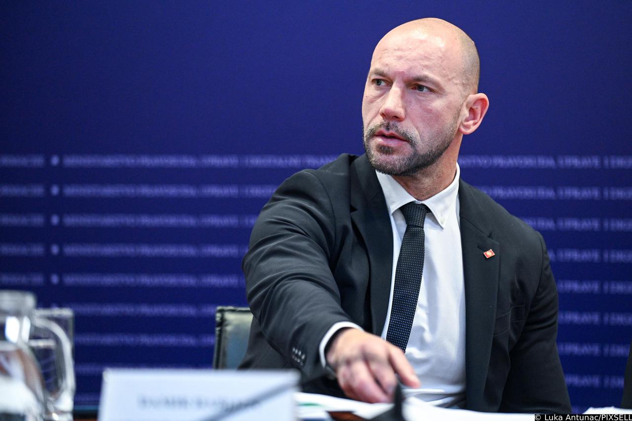 Zagreb: Ministar Damir Habijan predstavio Prijedloge uredbi o izobrazbi i zapošljavanju državnih službenika