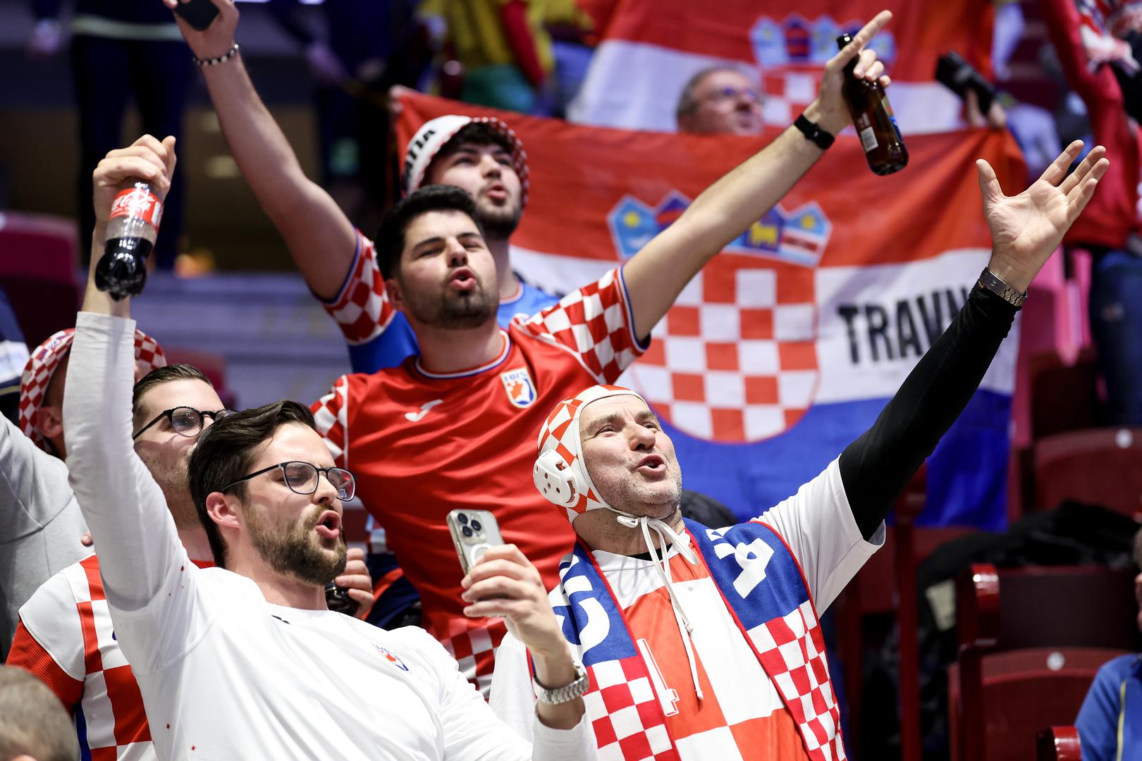 Na tribinama je puno hrvatskih navijača