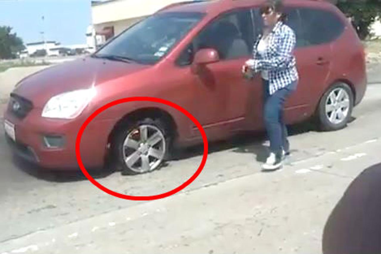 Vozila bez gume dok nije zapalila auto