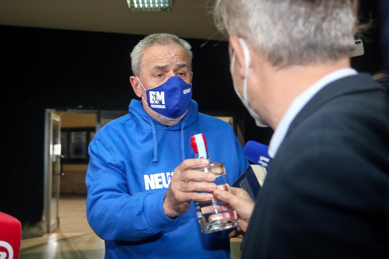 Zagreb: Gradonačelnik Bandić stigao na premijeru Kumeka