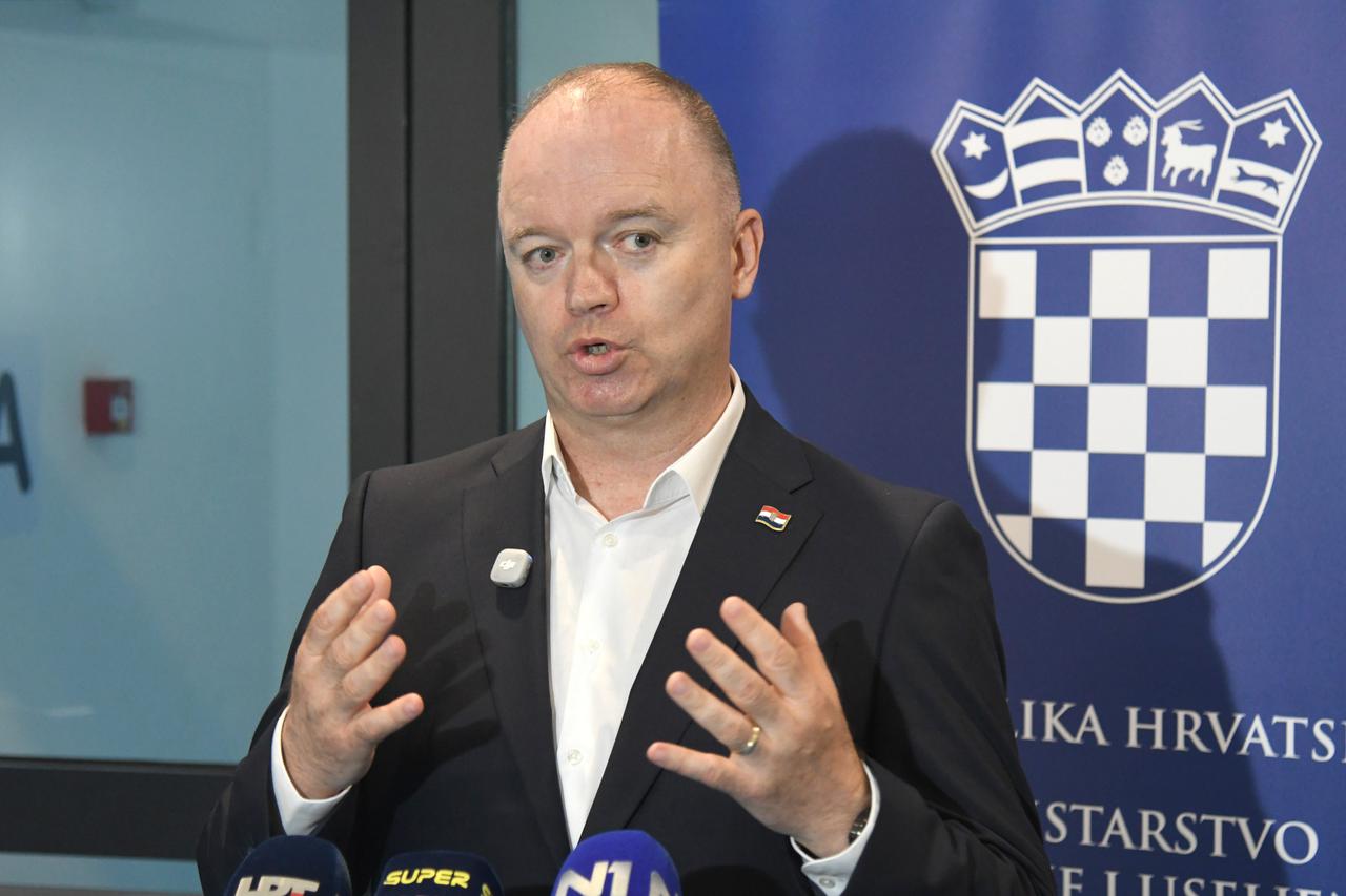Bjelovar: Uručivanje ugovora za projekte dječjih vrtića i dječjih igrališta