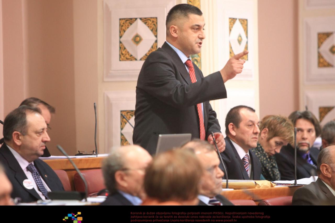 '18.01.2012., Zagreb - Sjednica hrvatskog Sabora, aktualni sat, vlada Zorana Milanovica odgovara na pitanja saborskih zastupnika. Zoran Vinkovic. Photo: Robert Anic/PIXSELL'