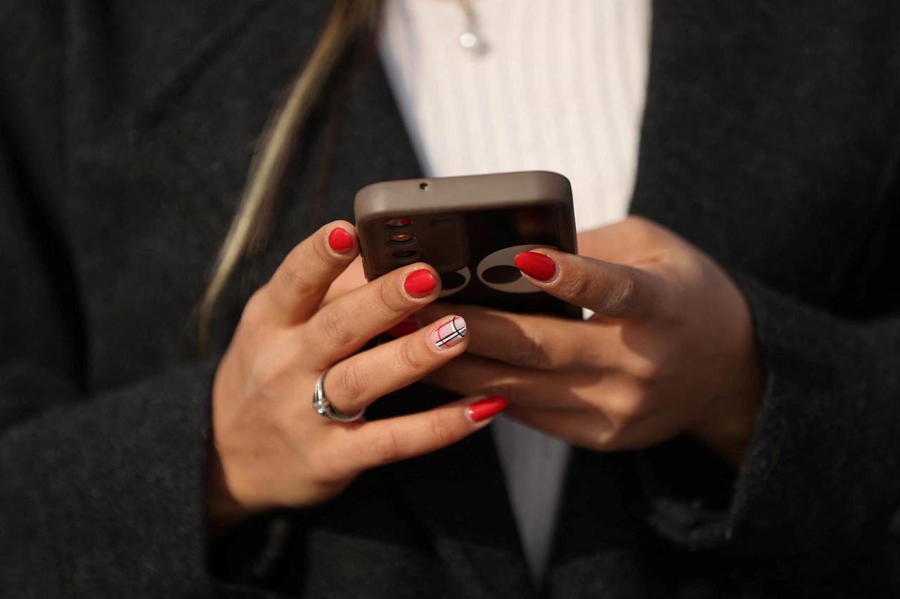 Ban on WhatsApp and Google Play lifted, in Iran