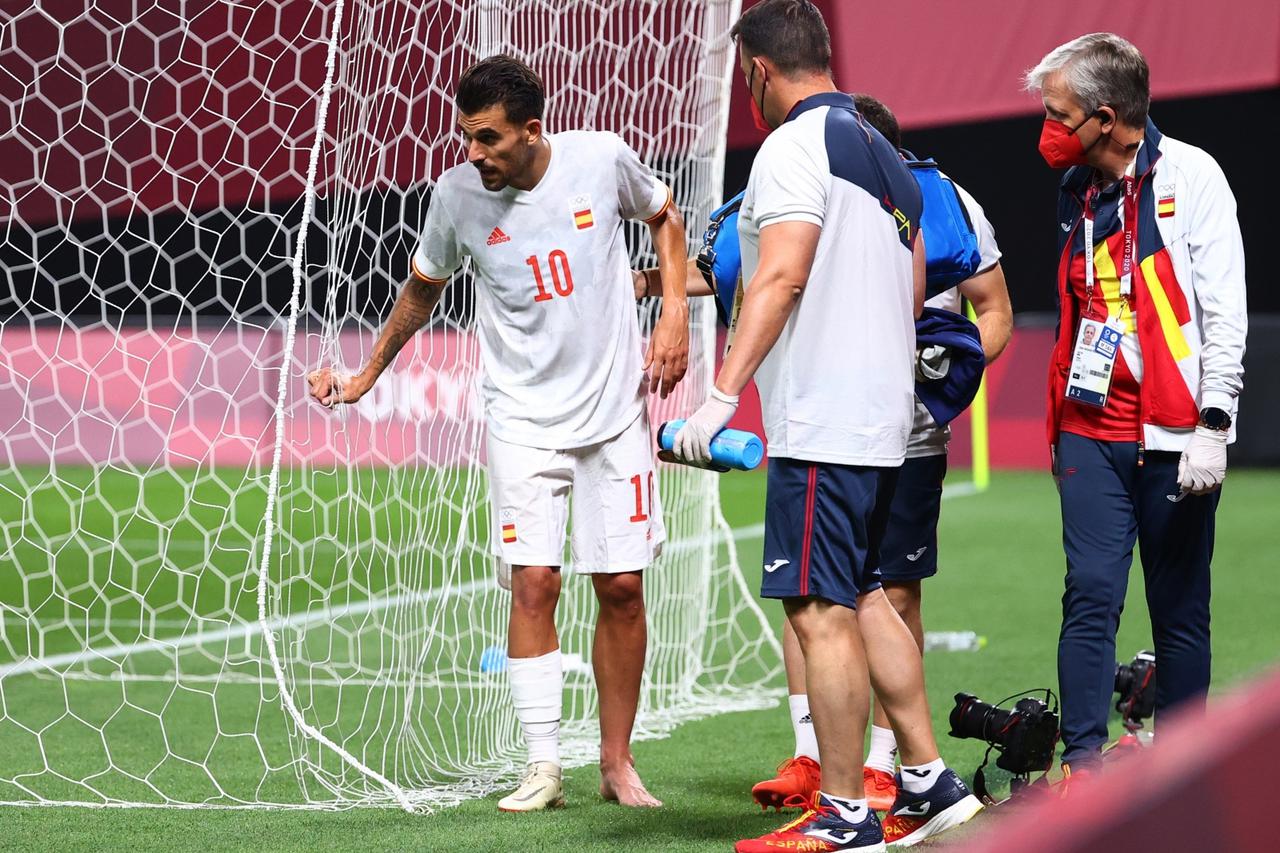 Soccer Football - Men - Group C - Egypt v Spain