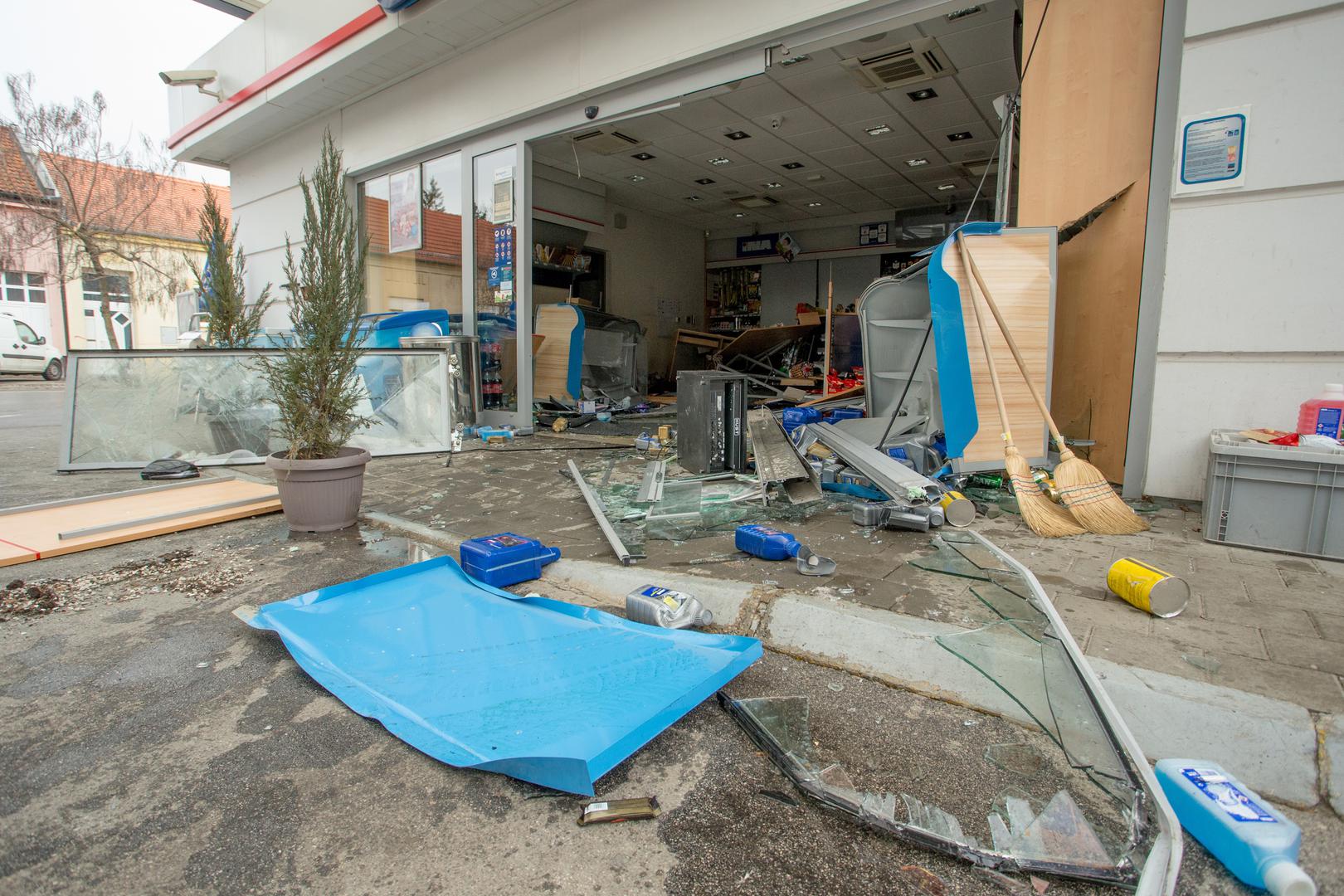 Dojavu o nesreći vatrogasci su primili četiri minute iza ponoći, a 00,30 završili su svoju intervenciju. Bočkaj je uhićen po dolasku policije, a tijekom dana bit će priveden prekršajnom sucu